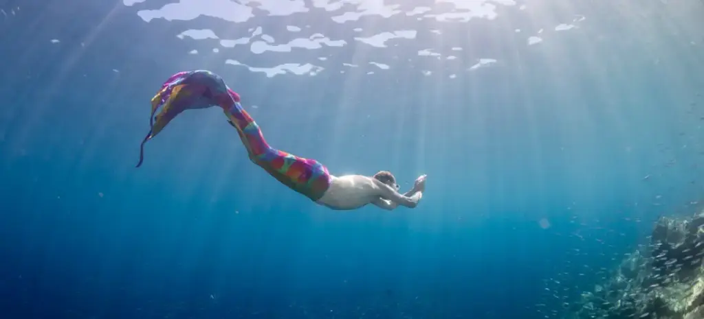 Tobias Aust als Meermann unter Wasser